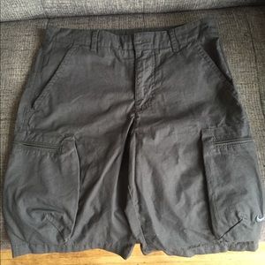 NWT Men's Nike charcoal cargo shorts.